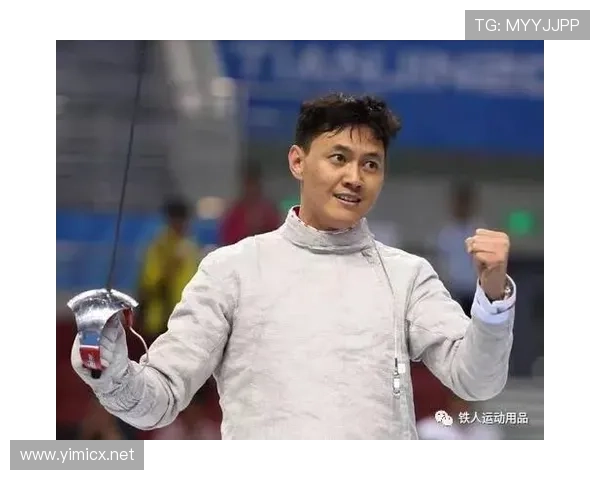 仲满上场像铁人，下场像拎着名牌包去买菜的有钱邻居，反差太刺激