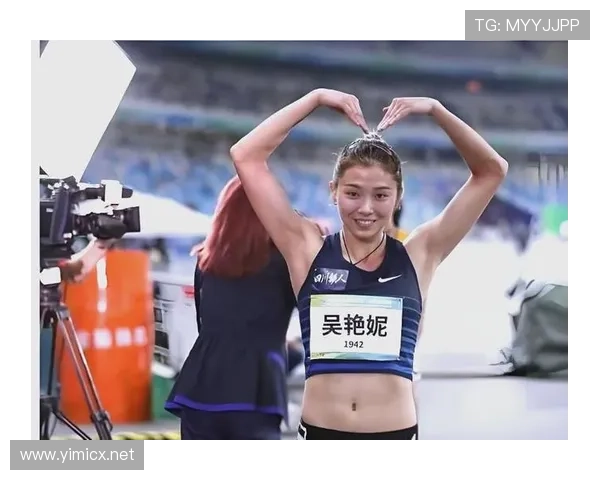 吴艳妮，跨栏像猛兽，出门拎名牌又像走秀，完全是两个世界的她